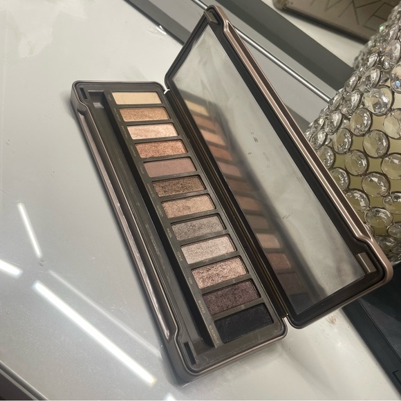 Urban Decay Naked2 Eyeshadow Palette - Picture 2 of 2